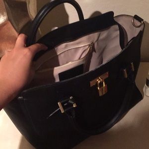 Angela roi Sunday tote